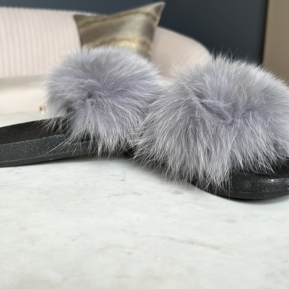 Fur flip-flops 💜. Size 6 - Picture 4 of 8